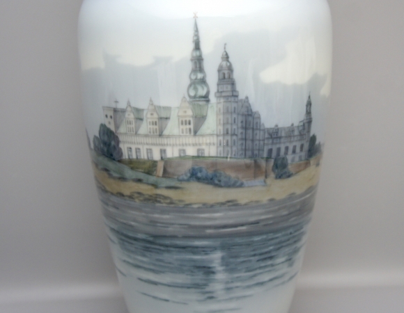 Royal Copenhagen Vase "Schloß Kronborg" 1 Wahl, 2868/2040.