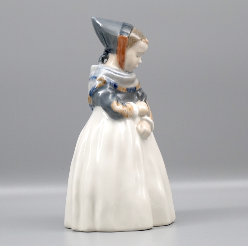 Royal Copenhagen Porzellan Figur "Amager Mädchen" 1251, Lotte Benter 1 Wahl.
